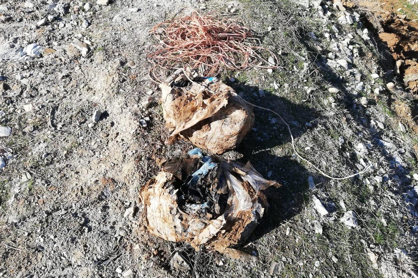 Bitlis’te köy yoluna tuzaklanmış 60 kilogram patlayıcı imha dildi Bitlis’te köy yoluna tuzaklanmış 60 kilogram patlayıcı imha dildi